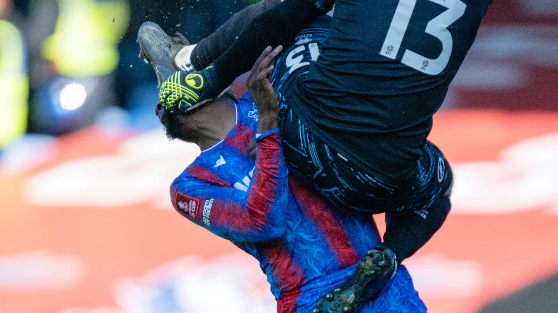 L'attaccante del Crystal Palace Jean Philippe-Mateta in una intervista all'Equipe ha raccontato alcuni retroscena del fallo horror subito durante il match di FA Cup contro il Millwall