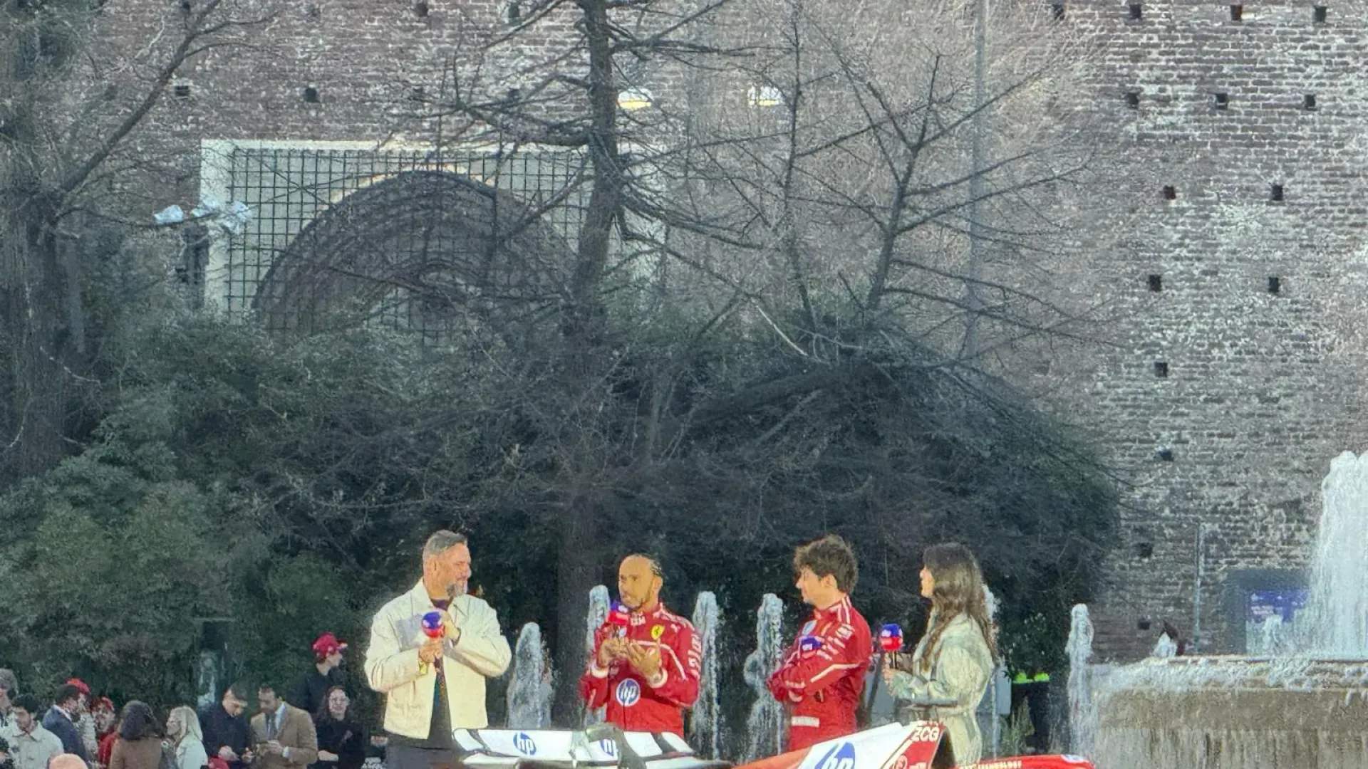  "Pensavo avessi detto che non avrebbe piovuto molto. Abbiamo perso una grande occasione",