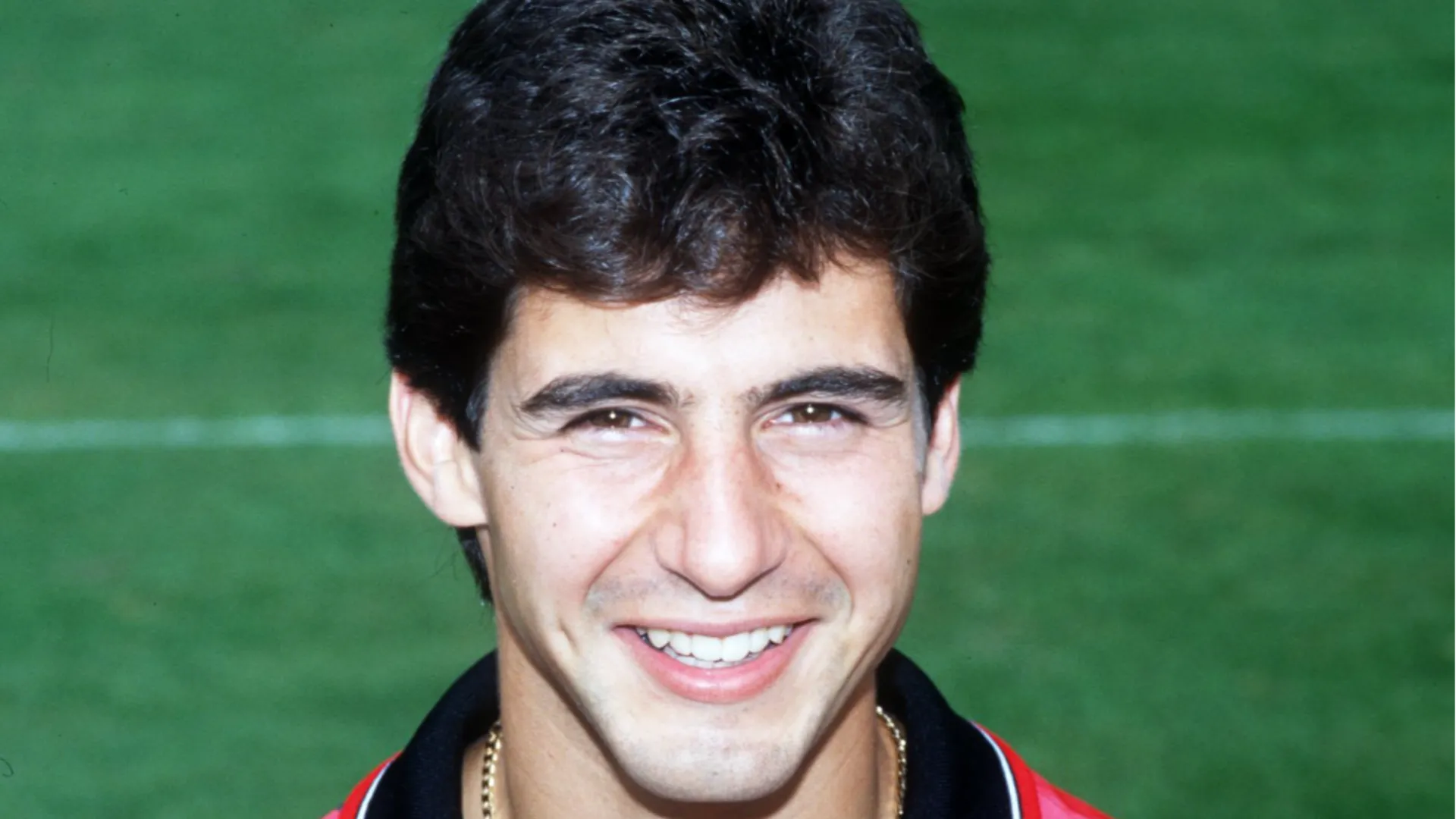 Tra il 1989 e il 1990 ha vestito la maglia del Bournemouth
