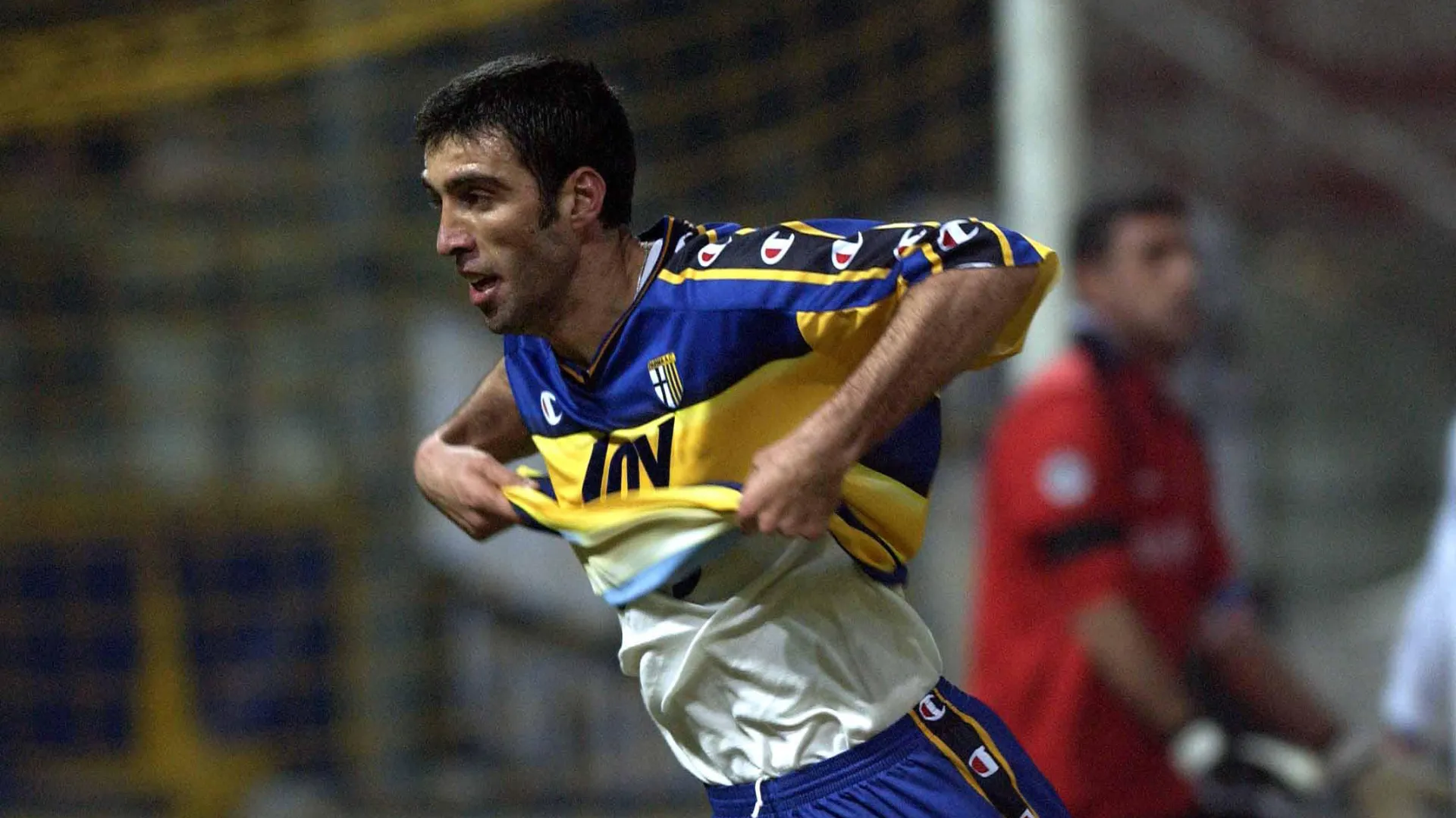 Dopo una breve esperienza al Parma è volato in Inghilterra al Blackburn
