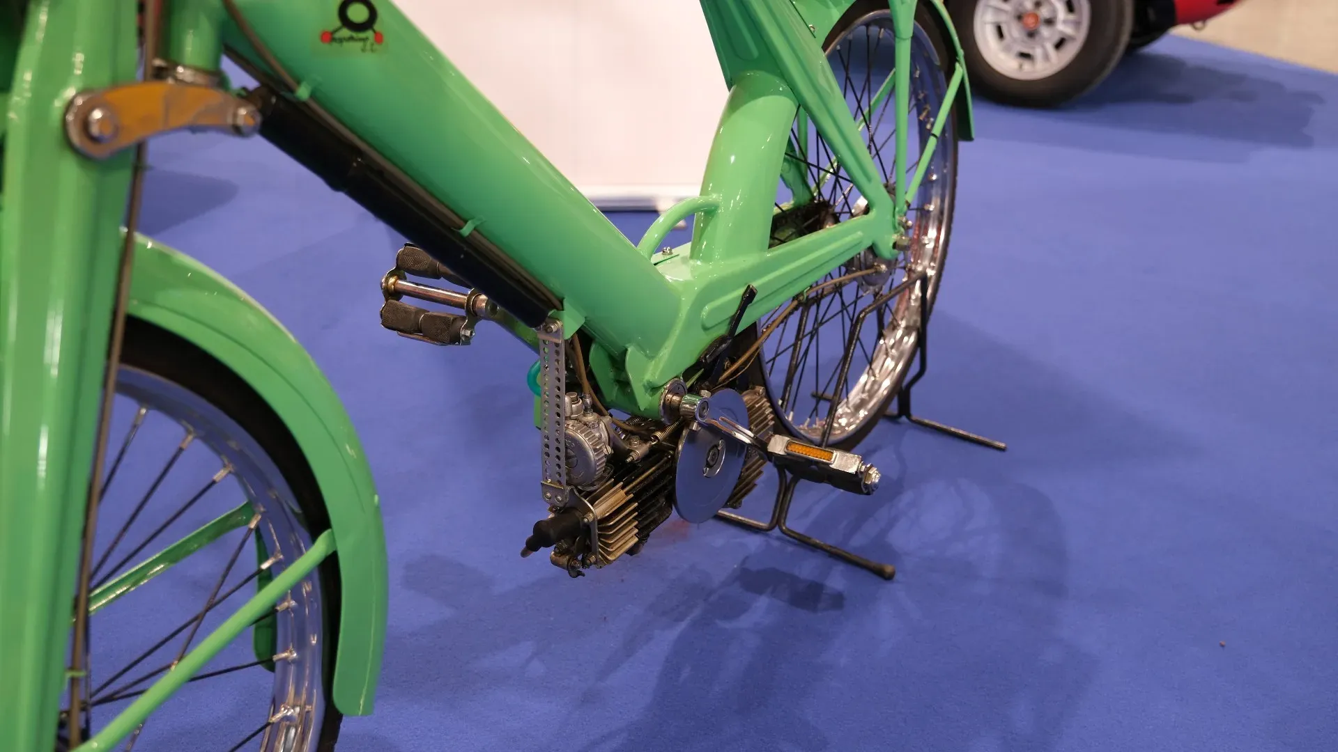 Il vero successo commerciale arriva nel 1951 con il lancio del piccolo scooter Paperino.