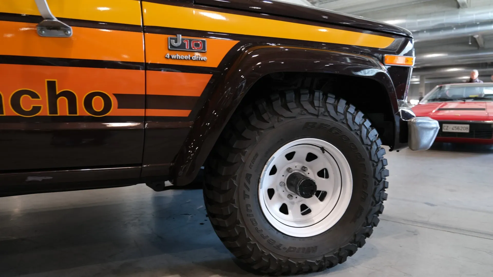 Il Laredo rappresentava il lato più lussuoso dei pick-up Jeep, pensato per chi voleva comfort senza rinunciare alla robustezza.