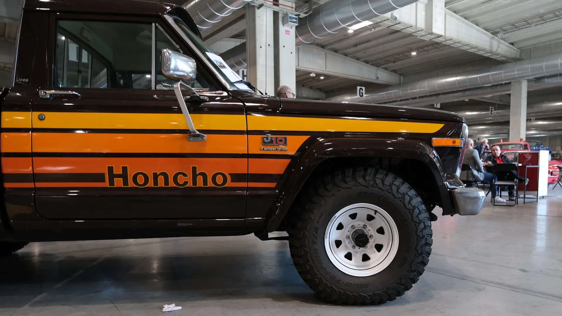 Dal 1976 arriva l’Honcho, un allestimento grintoso per il J10, con grafiche vistose e optional fuori dal comune.