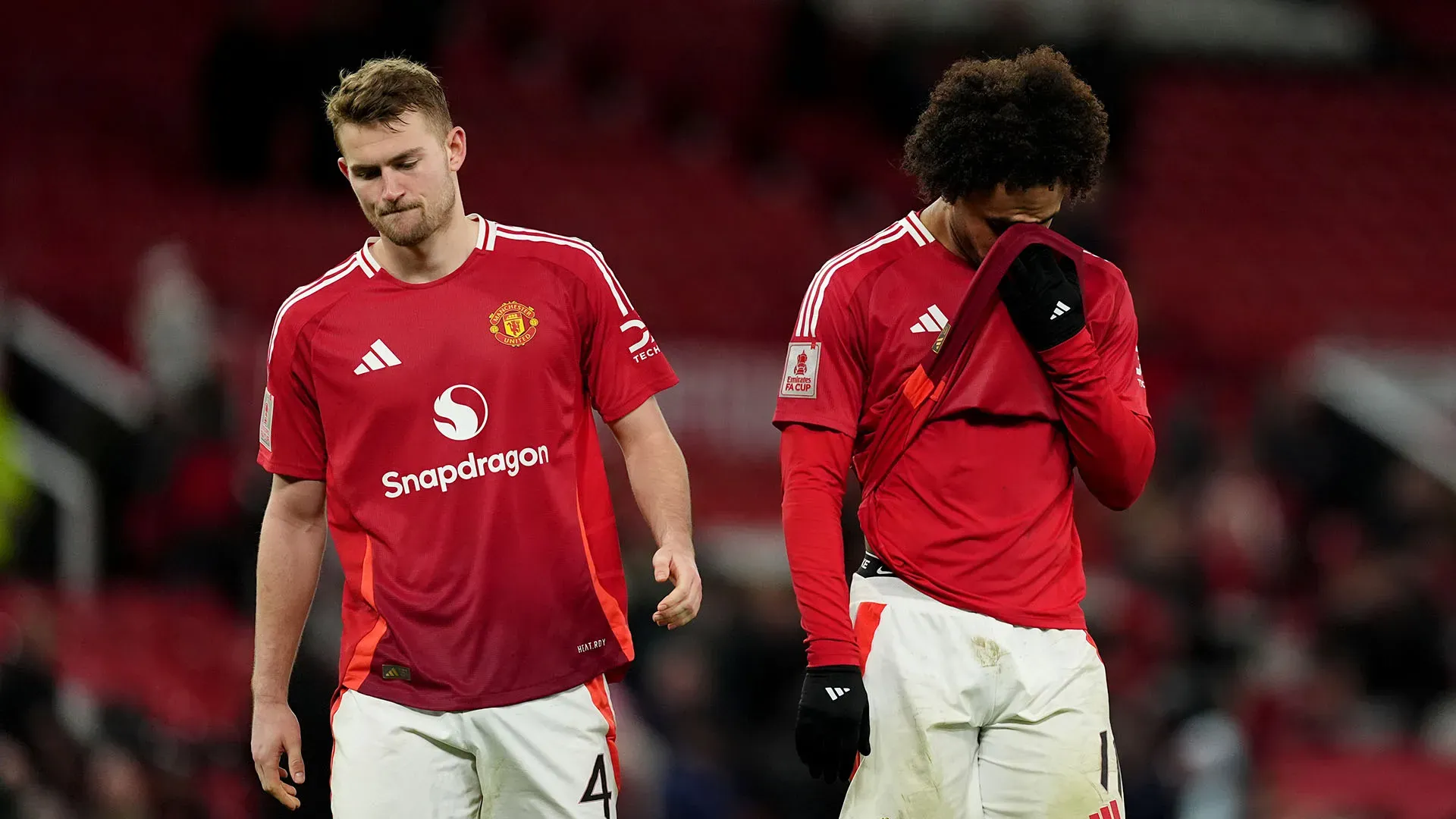 Arrivato al Manchester United con grandi aspettative dopo l’ottima esperienza al Bologna, finora ha trovato poche opportunità sotto la guida di Ruben Amorim