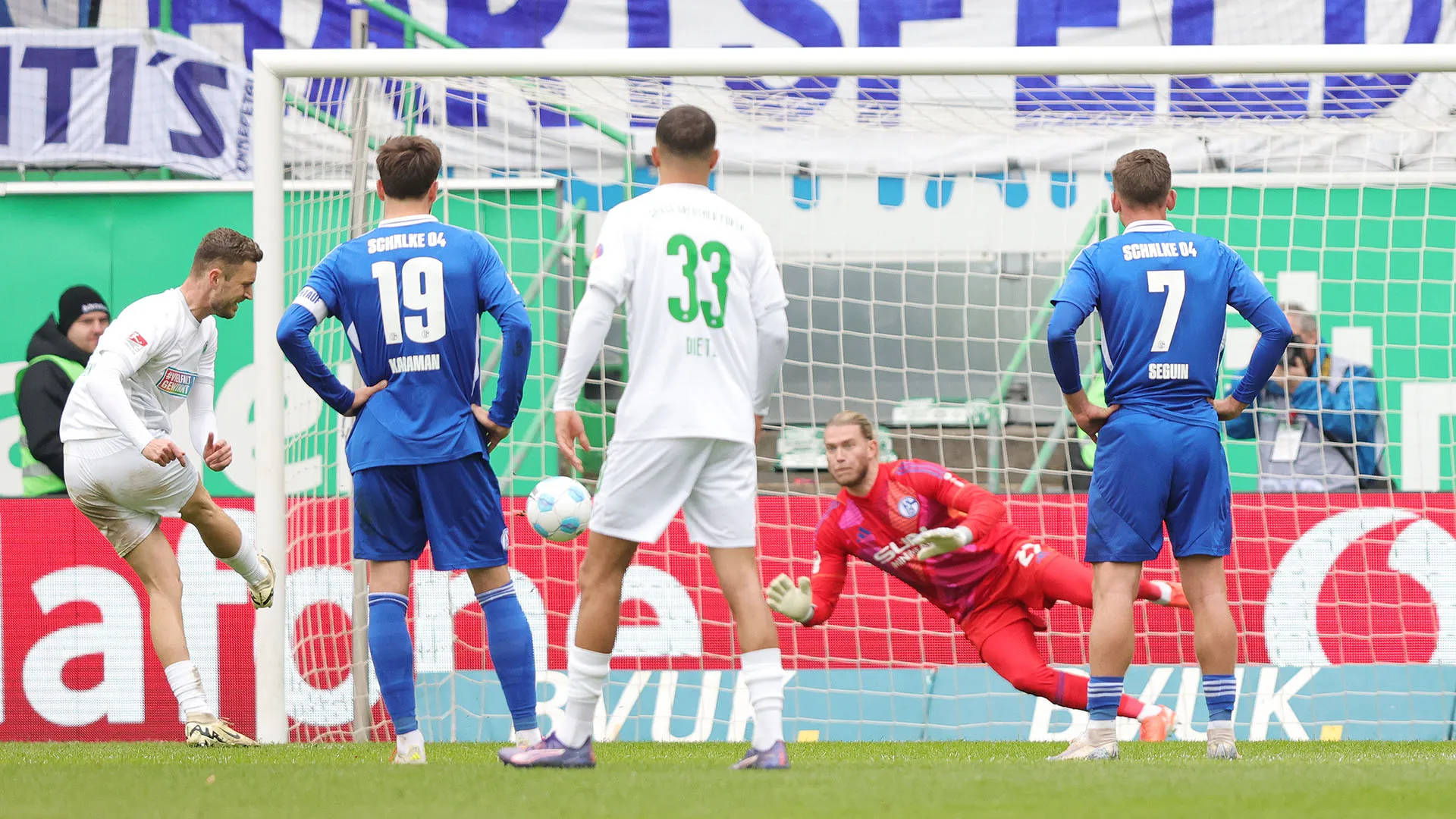 Un infortunio che complica i piani dello Schalke in vista del prosieguo della stagione