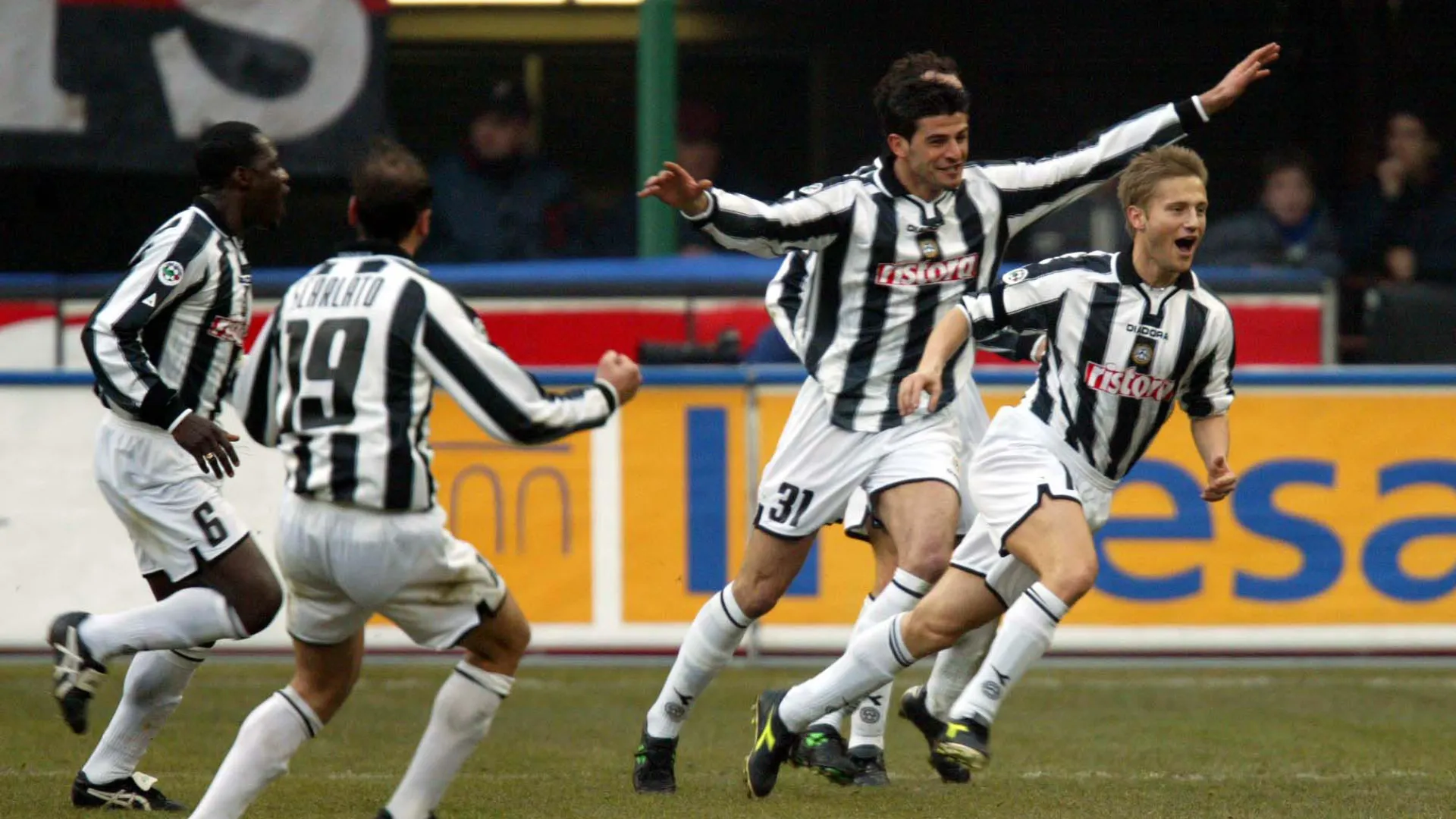 Nel 2000 con l'Udinese ha anche vinto la Coppa Intertoto UEFA
