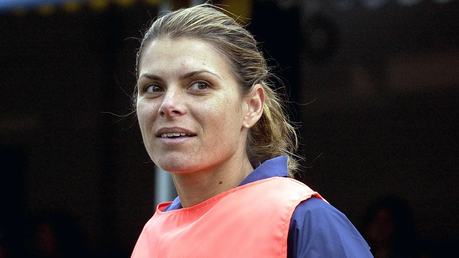 La versione calciatrice della bambola Barbie (1998) fa riferimento a Mia Hamm
