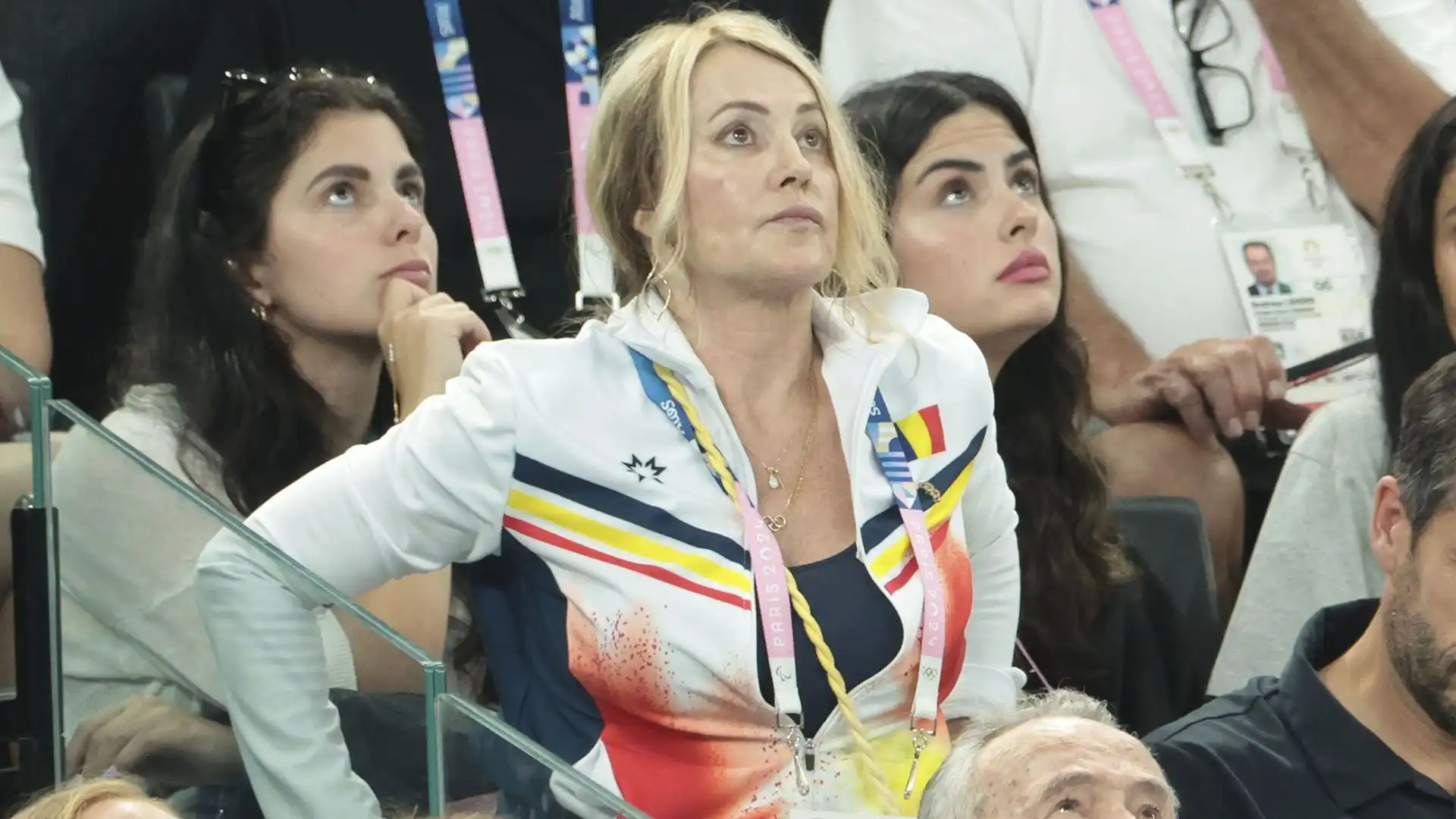 Nadia Comaneci si rimette in tuta e sbalordisce tutti: le immagini