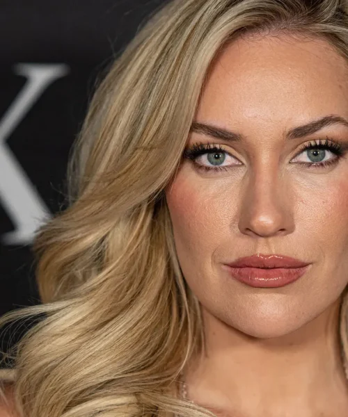 La golfista-modella Paige Spiranac è furiosa: “Cacciateli dal campo!”. Le foto