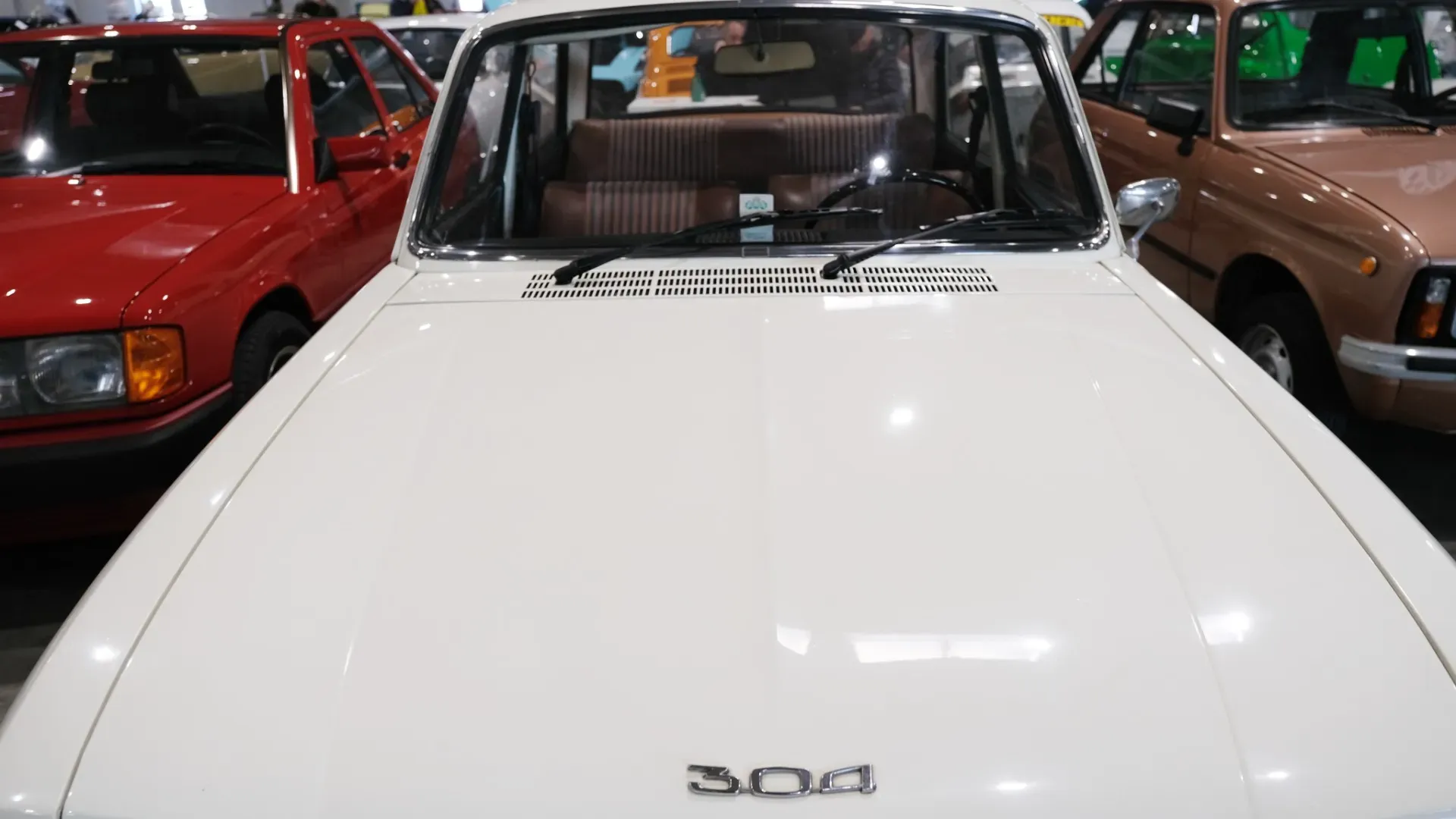 Nel 1973 la berlina riceve un tetto posteriore rialzato e fanali aggiornati: più comfort per i passeggeri e uno stile più moderno.