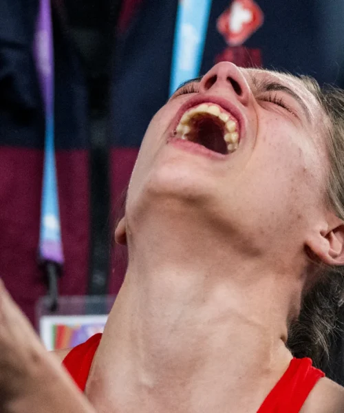 Tremendo infortunio per la campionessa: urla di dolore. Immagini