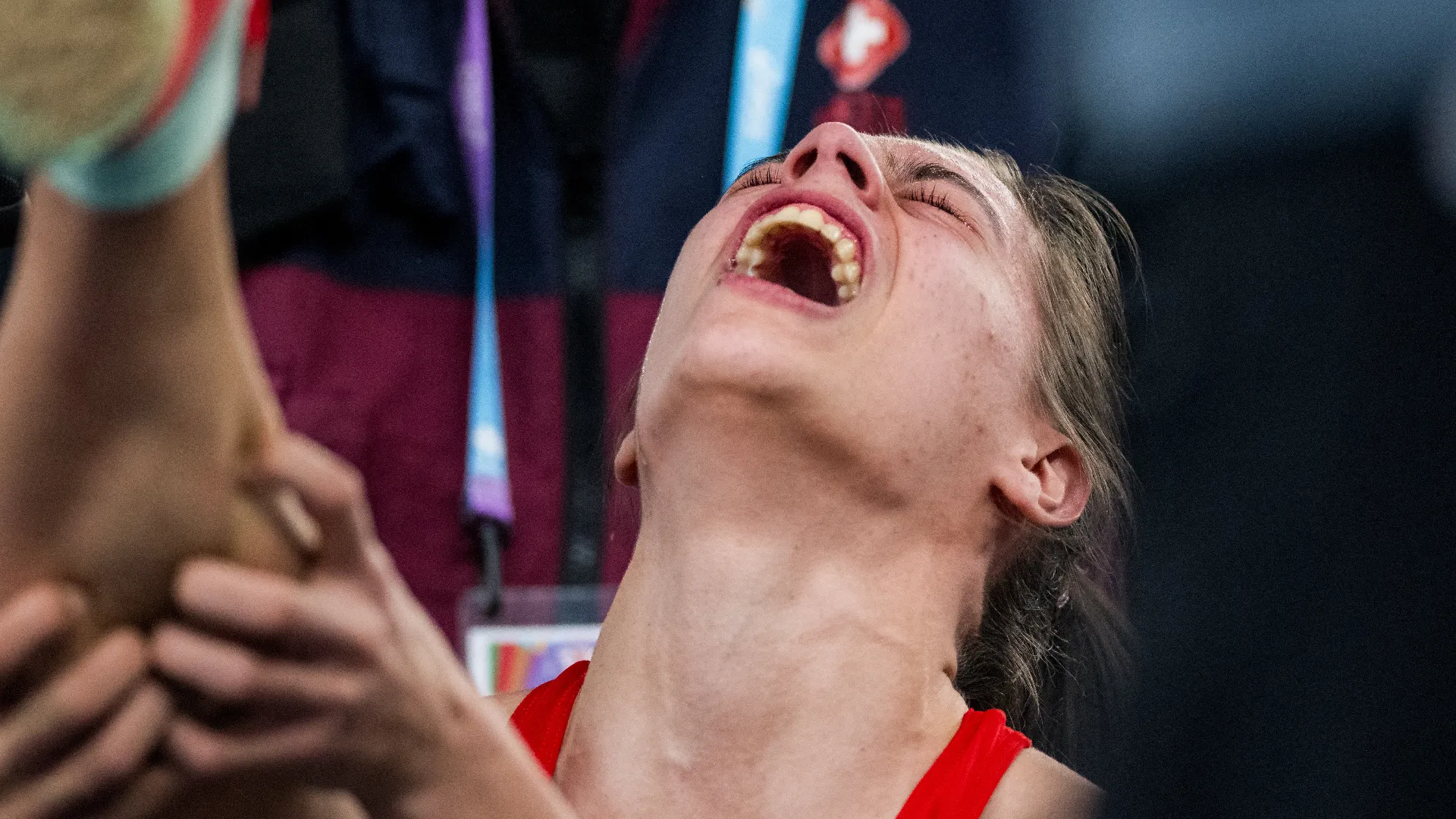 Tremendo infortunio per la campionessa: urla di dolore
