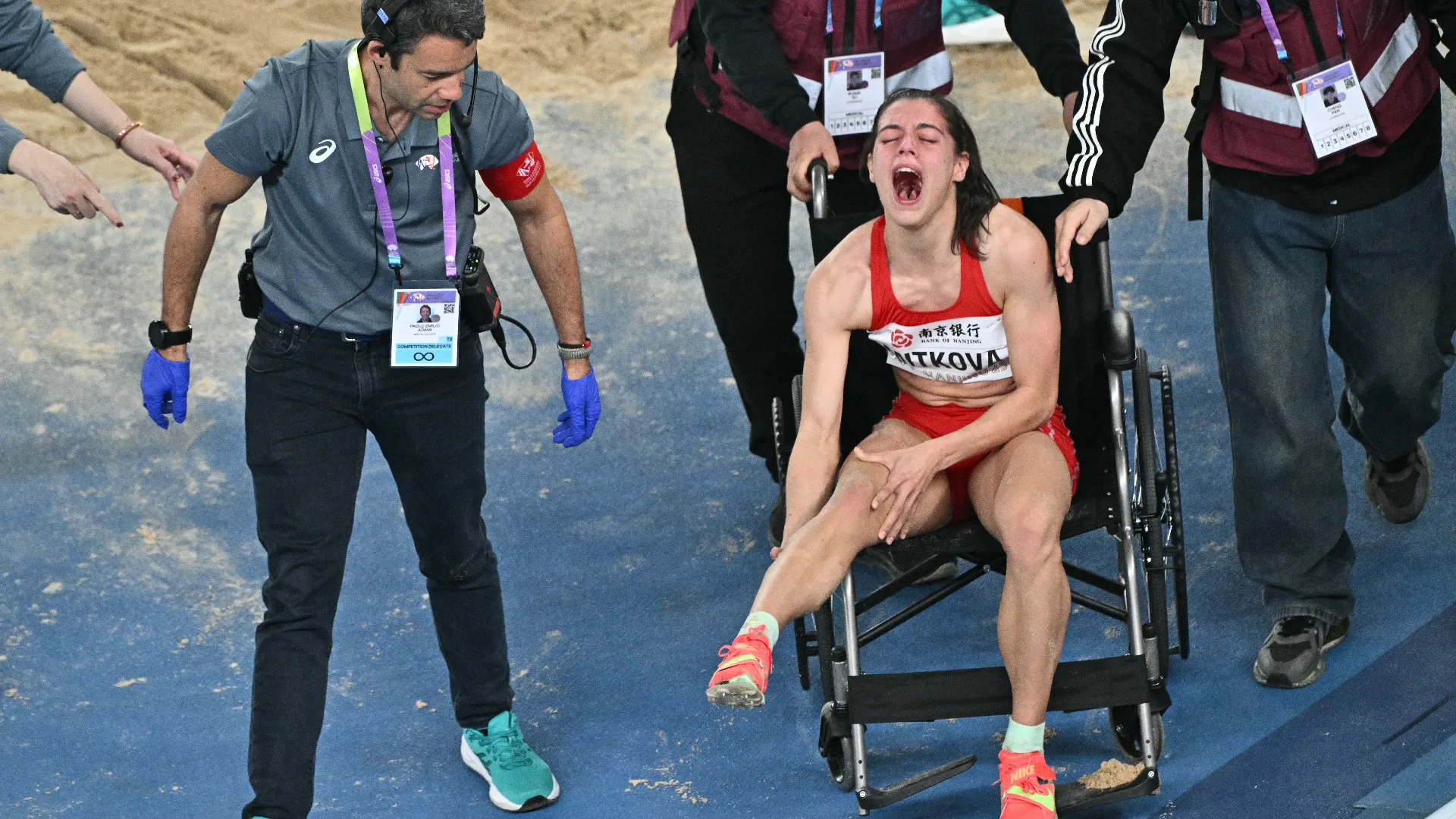 Quando ha lasciato l'arena, molti spettatori l'hanno accompagnata con un lungo applauso
