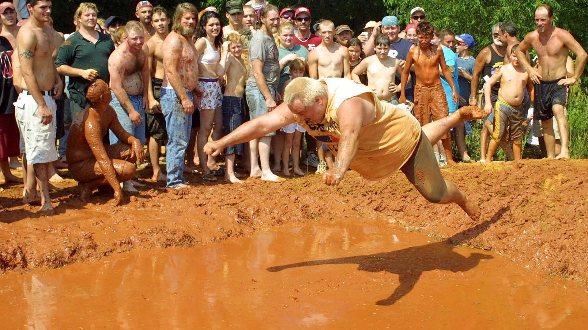 Dalla competizione per capelli più grandi allo sputo di semi, i Redneck Games sono un festival molto bizzarro
