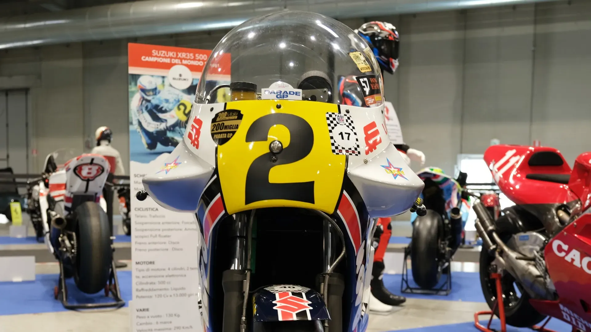 Lucchinelli è il primo italiano dopo Giacomo Agostini a vincere il titolo nella classe regina
