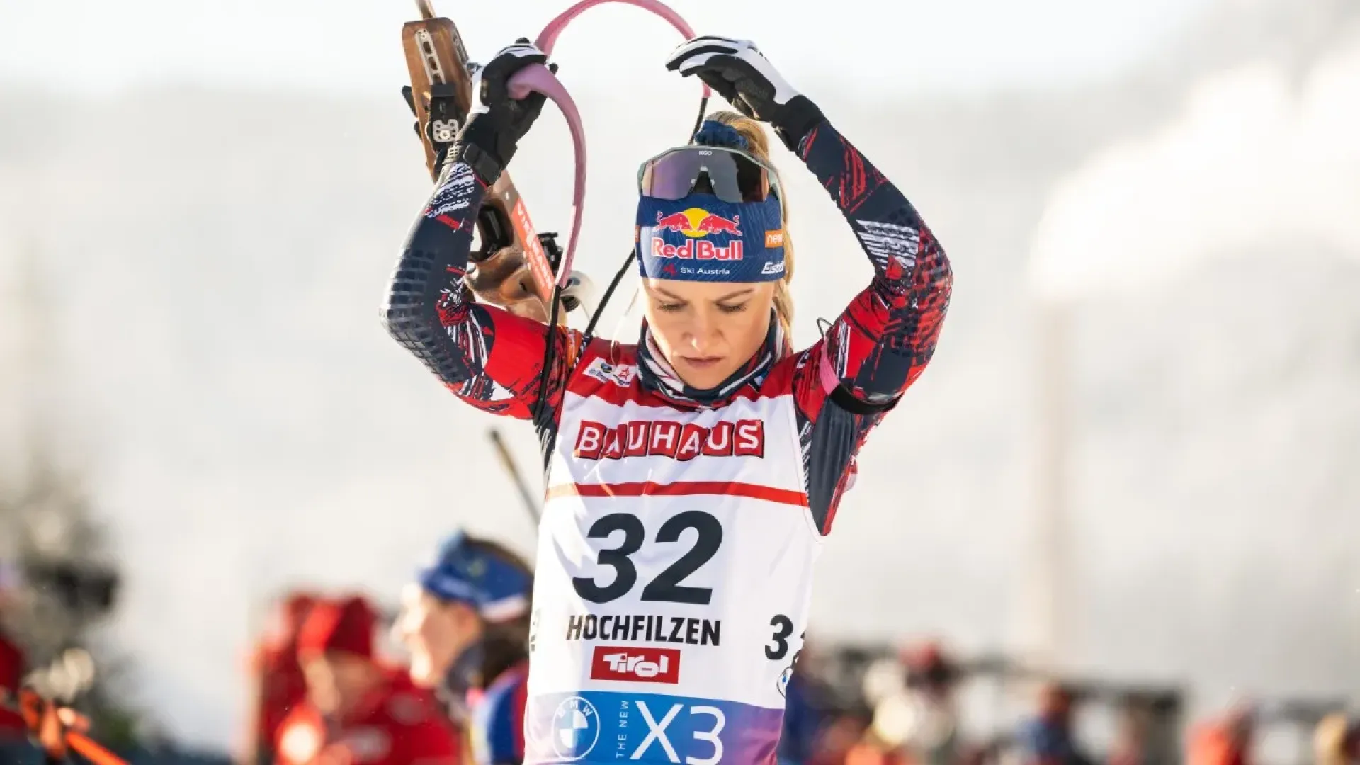 La biatleta austriaca ha annunciato la fine anticipata della sua stagione 
