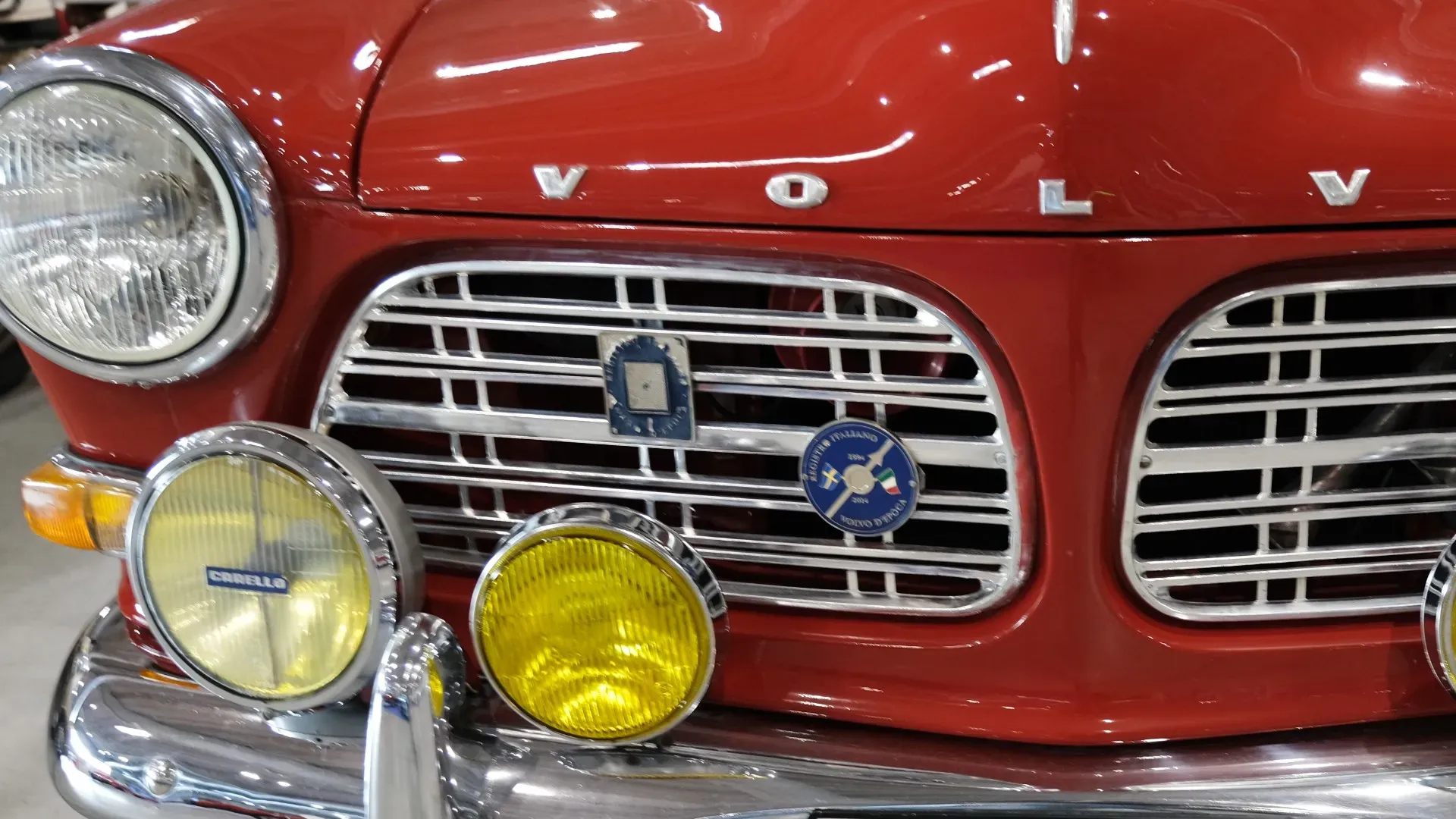Il suo stile classico resiste al tempo. Oggi è un pezzo da collezione, amata sia nelle fiere d’auto d’epoca che sulle strade di tutti i giorni.
