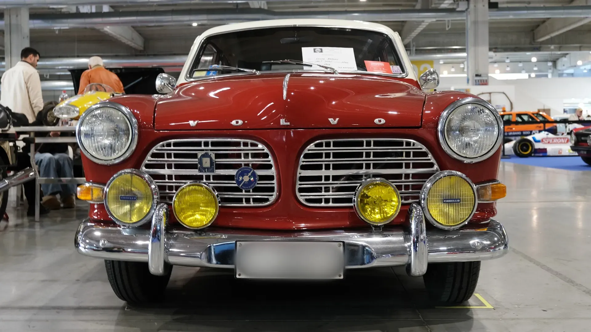 Il design è opera del giovane Jan Wilsgaard, ispirato e non poco dallo stile italiano: rimase affascinato dall'Alfa Romeo 1900.
