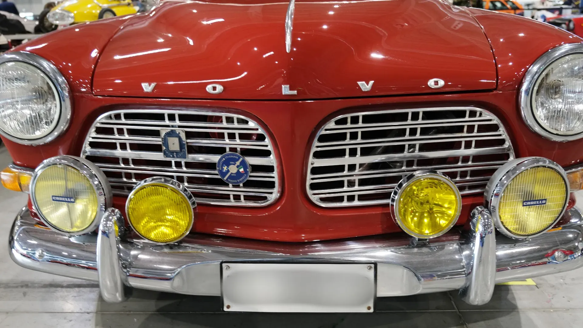 Sotto il cofano, un motore da 1.6 litri e 60 cavalli. Non era potente, ma prometteva affidabilità e consumi contenuti.