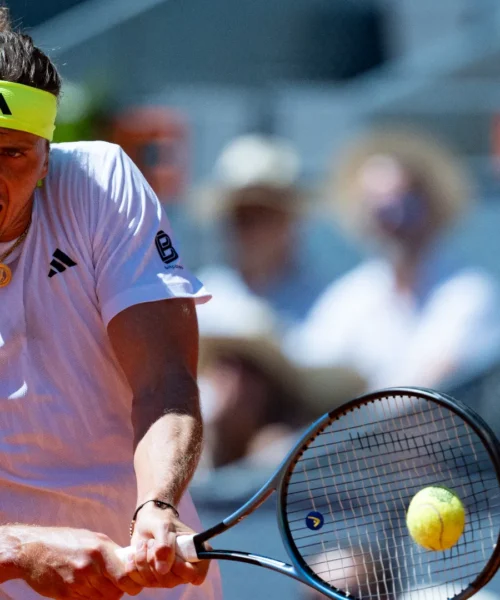 Alexander Zverev non dà scampo ad Arthur Fils e raggiunge Lorenzo Musetti ai quarti a Roma