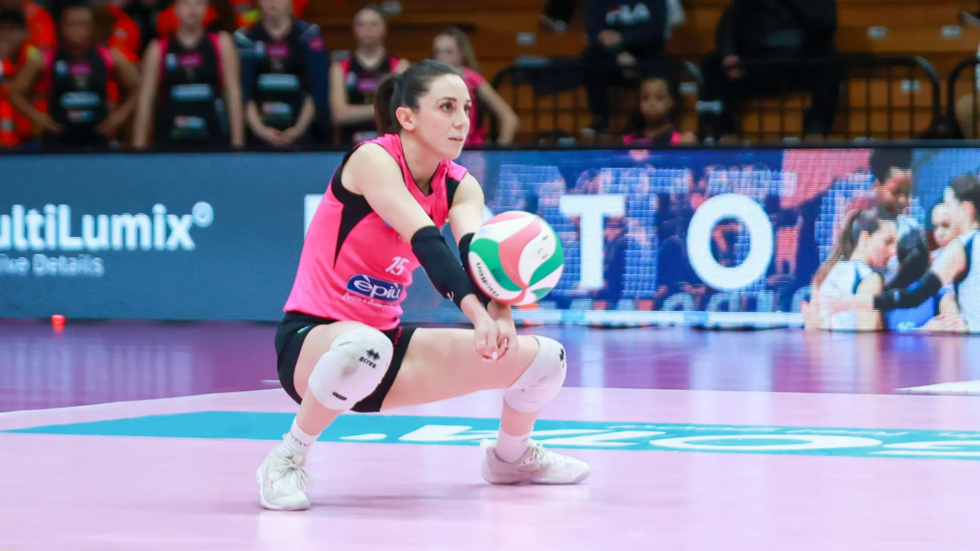Il libero titolare Faraone le ha lasciato il posto nel finale di partita.