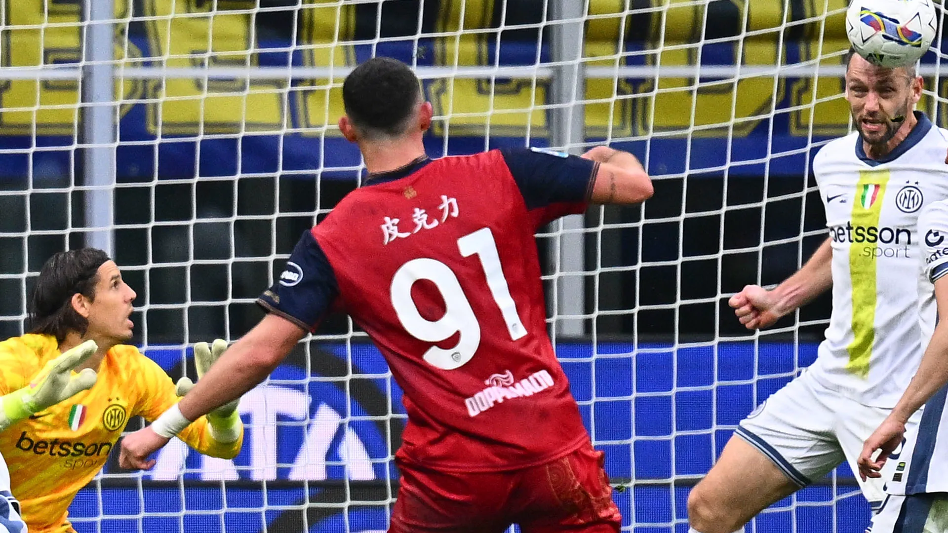 Il Cagliari ha indossato una maglia speciale in edizione limitata per il match contro l'Inter 
