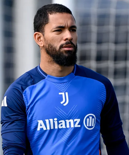 Douglas Luiz ai saluti: la Premier League aiuta la Juventus