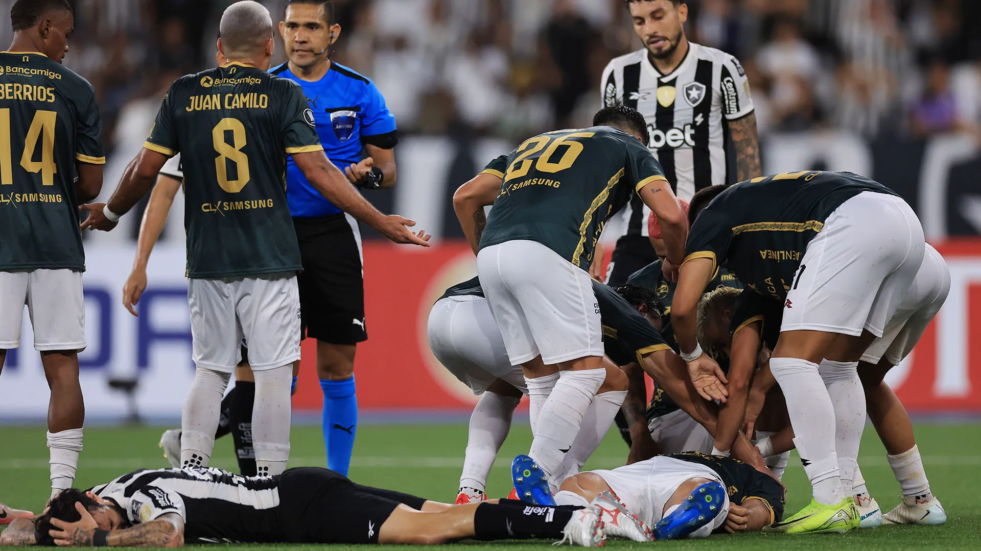 Enorme spavento per Ezequiel Neira durante Botafogo-Carabobo
