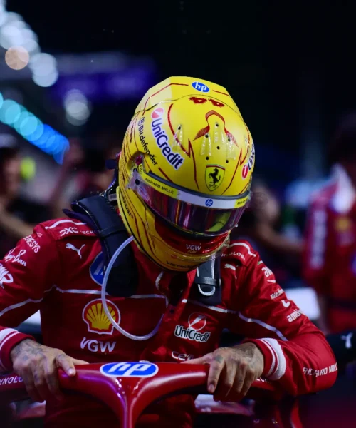 Ferrari: la resa di Lewis Hamilton fa infuriare moltissimi fan