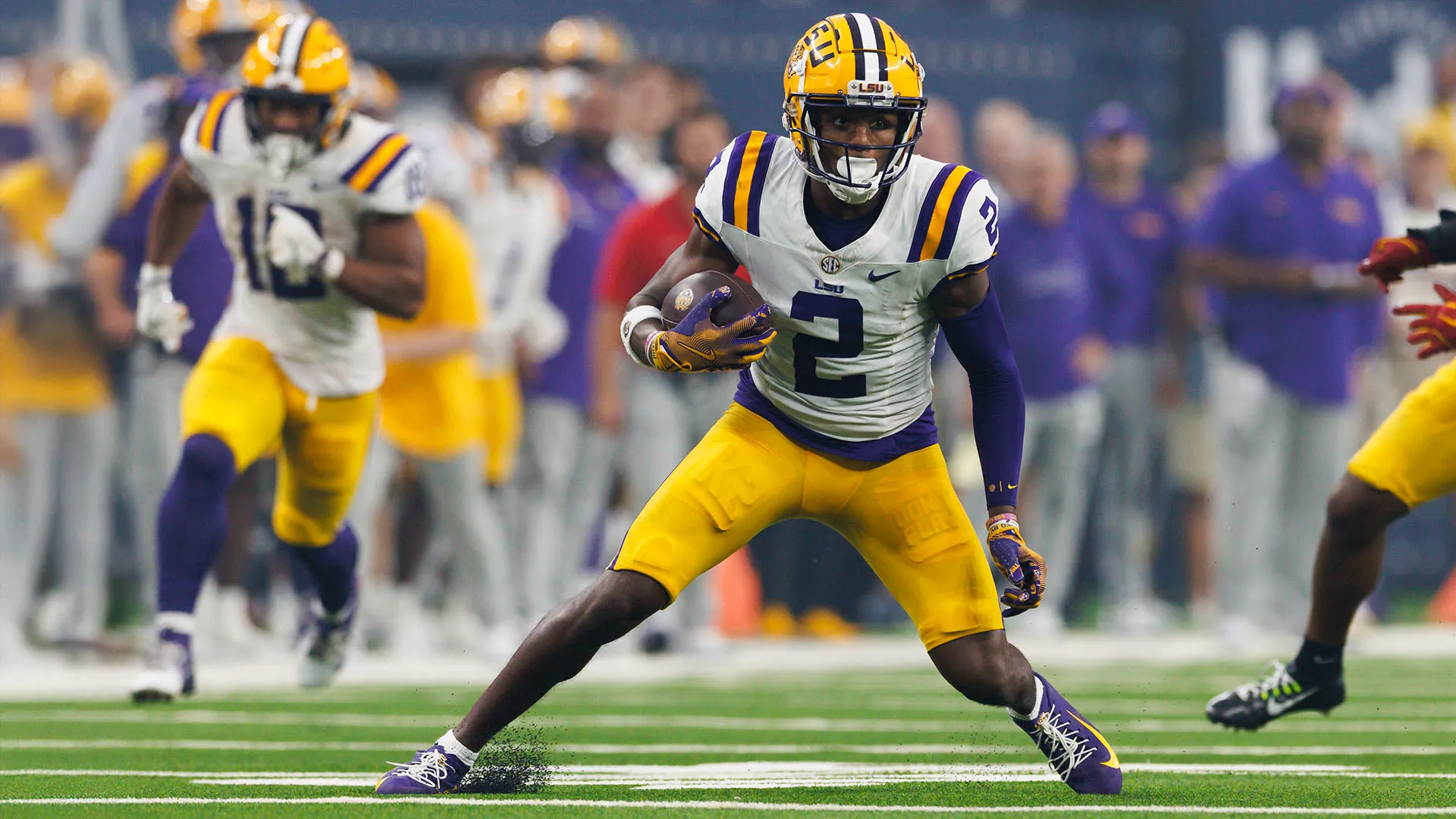 Dopo due stagioni si è trasferito alla LSU per proseguire la sua carriera
