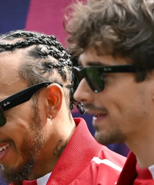 Charles Leclerc in prima fila, ma con una confessione su Lewis Hamilton