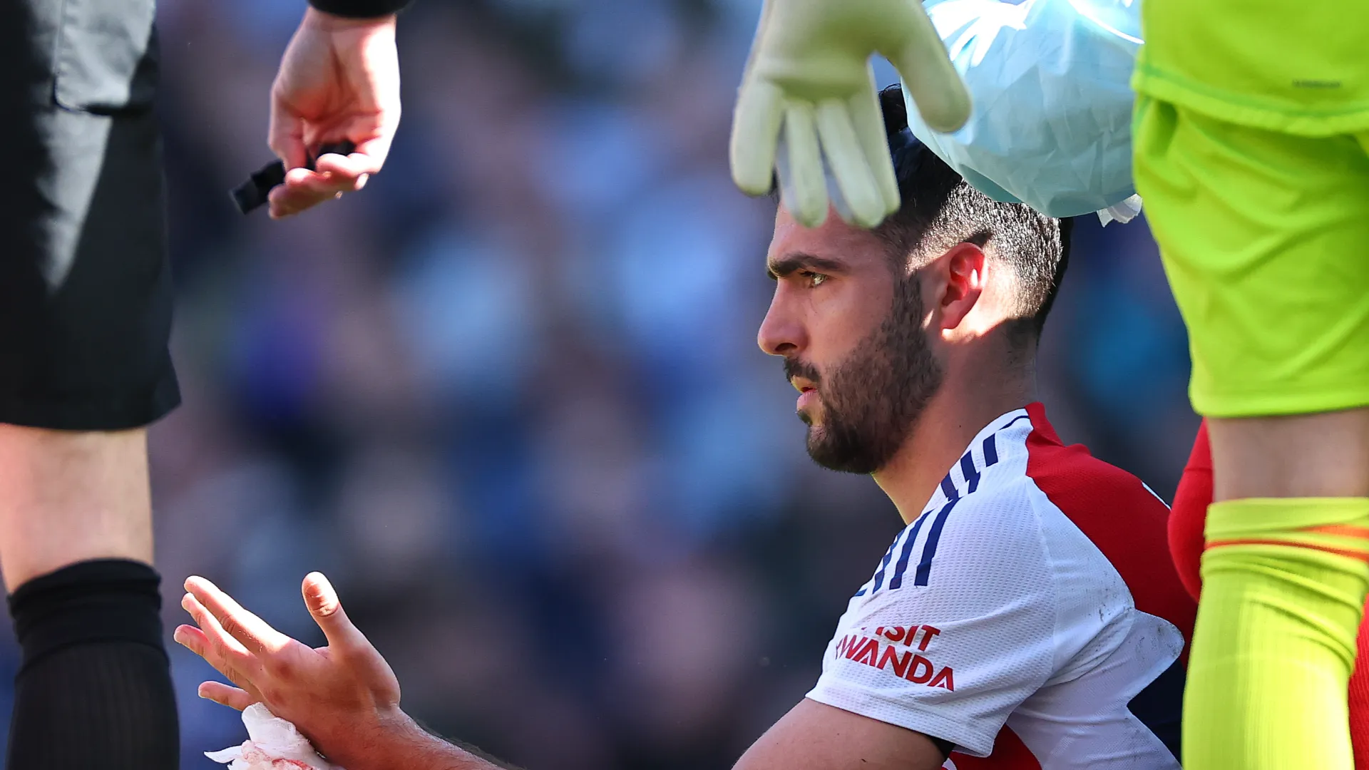 Mikel Merino si è ferito alla testa e sono entrati in campo i medici

