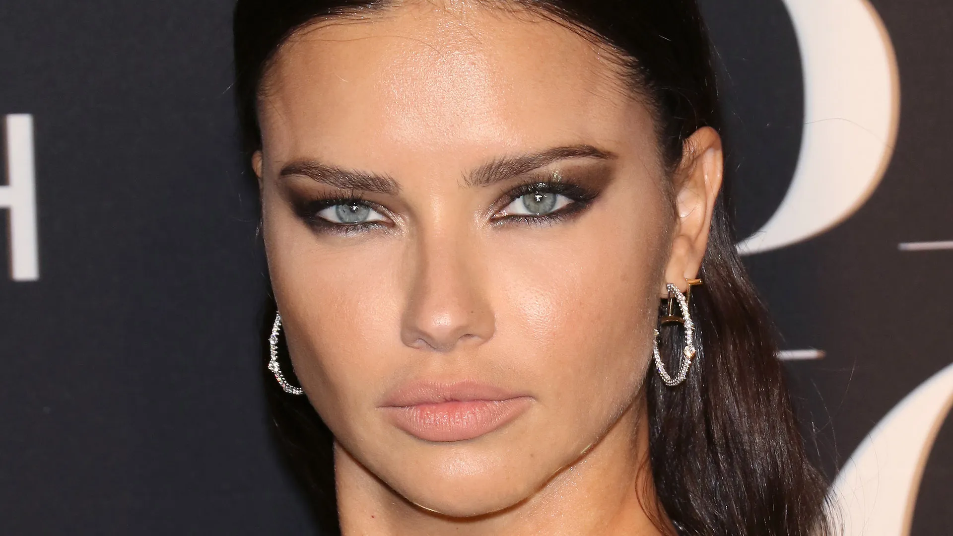 Tanti brand prestigiosi hanno scelto Adriana Lima come immagine dei loro prodotti
