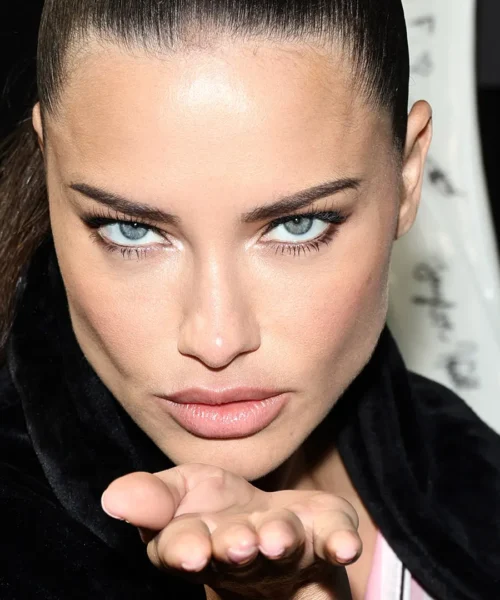 Inter da sogno, festeggia anche la supermodella: immagini