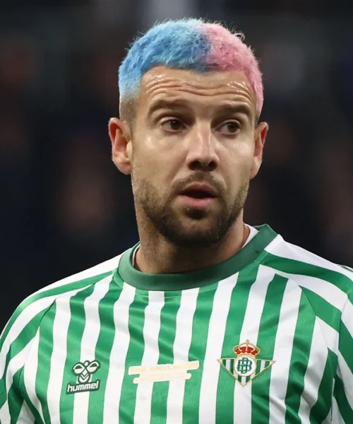 Look fantasia ma in campo è buio totale: le foto di Aitor Ruibal