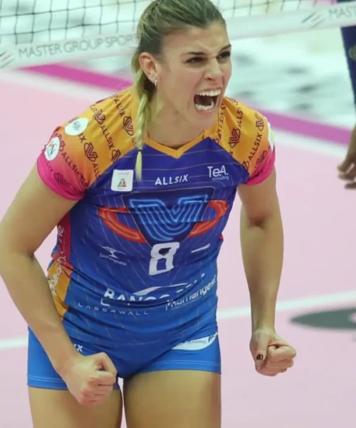 Alessia Orro furiosa, che cosa sta continuando a succedere: le foto