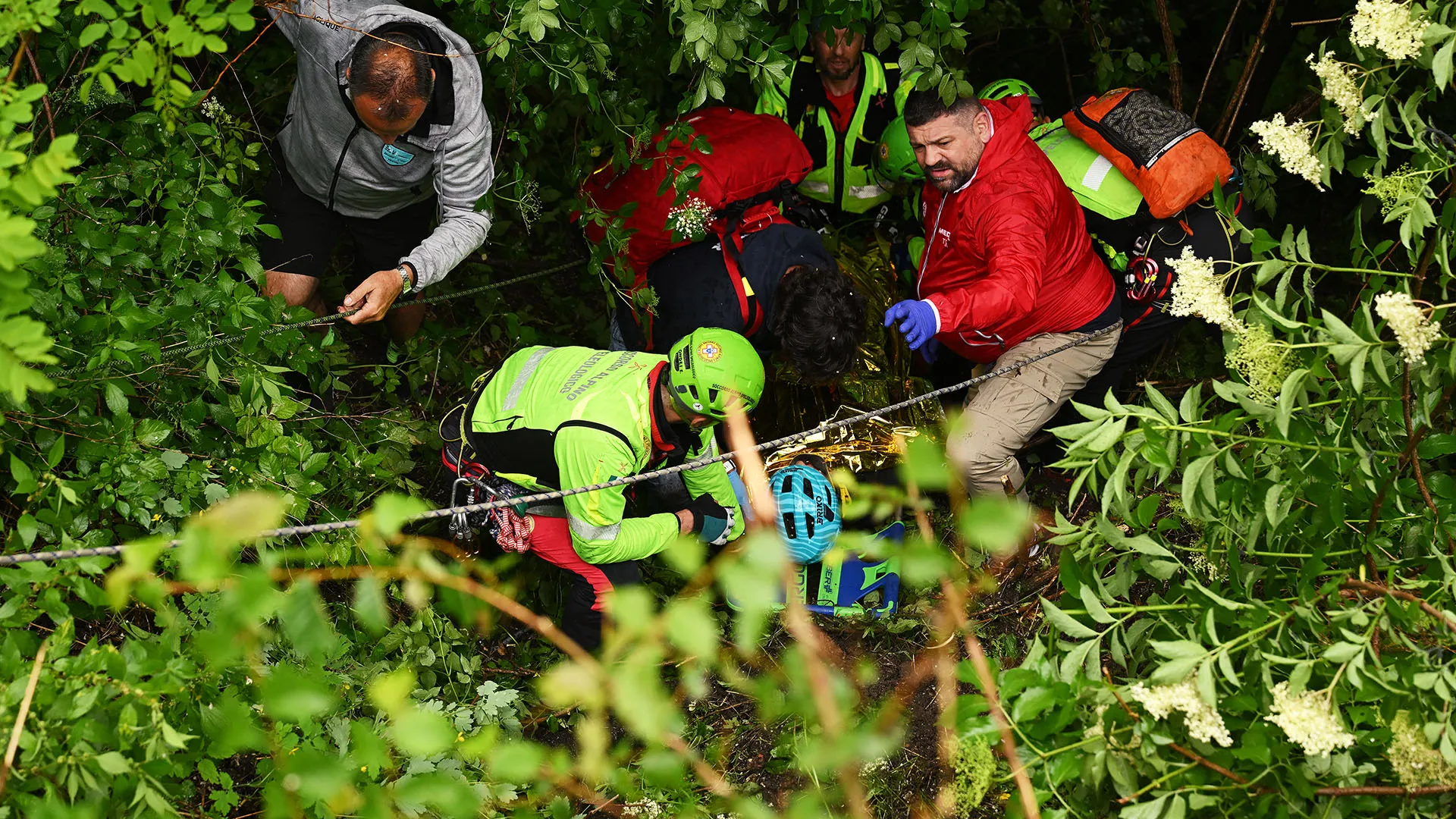 E' dovuto intervenire il soccorso alpino per salvarlo
