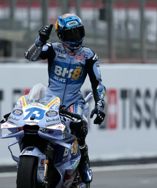 A Silverstone Alex Marquez batte Marc nella sprint, male Pecco Bagnaia