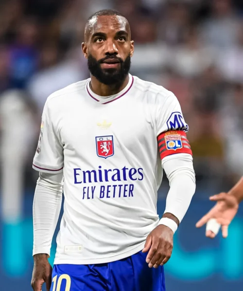 Alexandre Lacazette, spiacevole disavventura mentre gioca l’ultima partita. Immagini