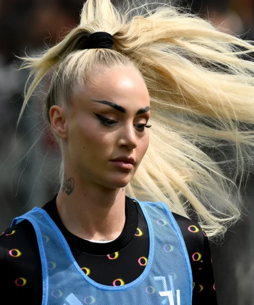 Alisha Lehmann durissima contro chi la critica: le foto