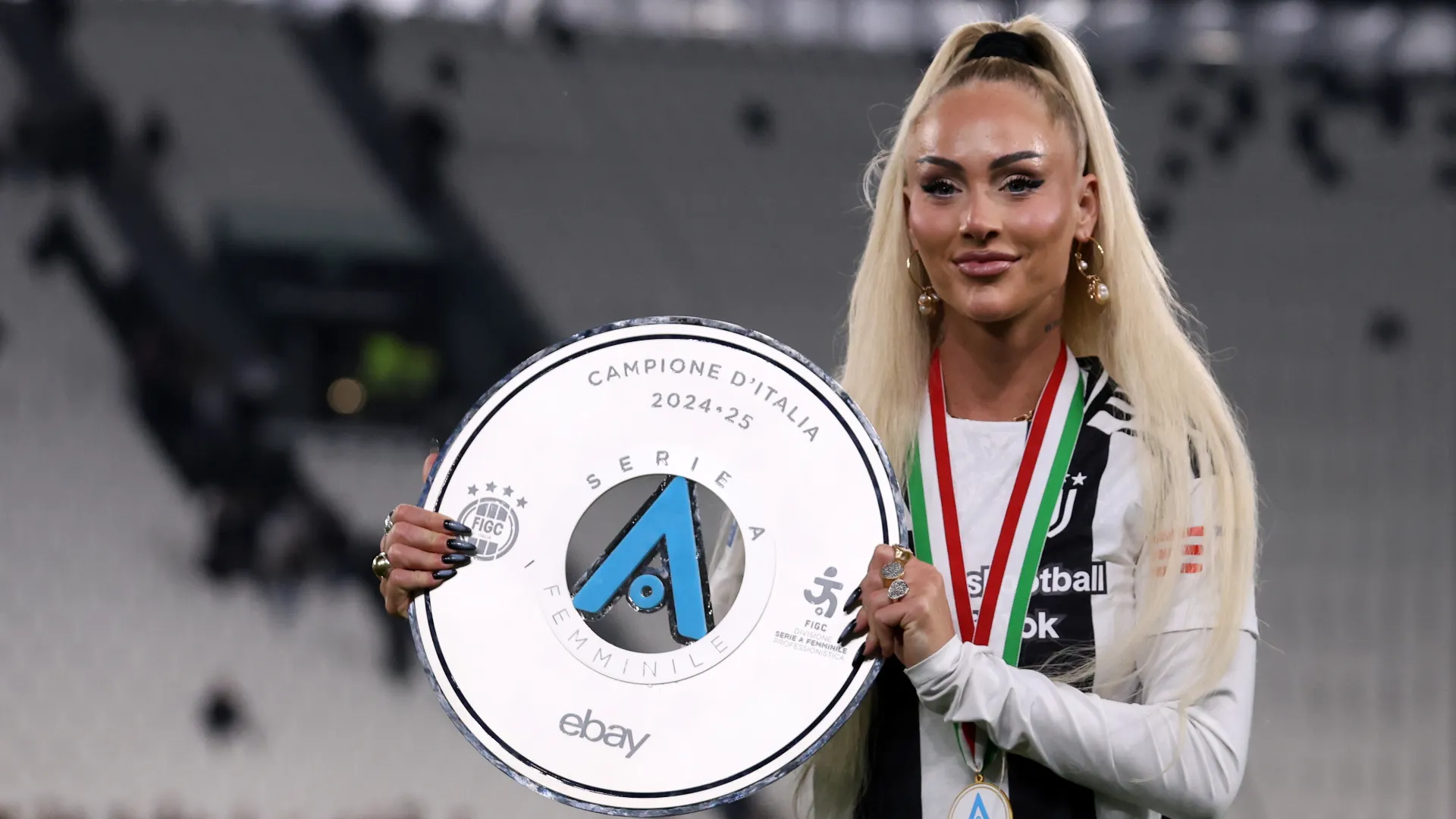 Festa grande per le calciatrici della Juve, in particolare per Alisha Lehmann

