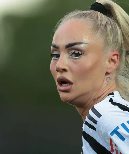 Alisha Lehmann non si muove, i tifosi della Juventus esultano. Foto