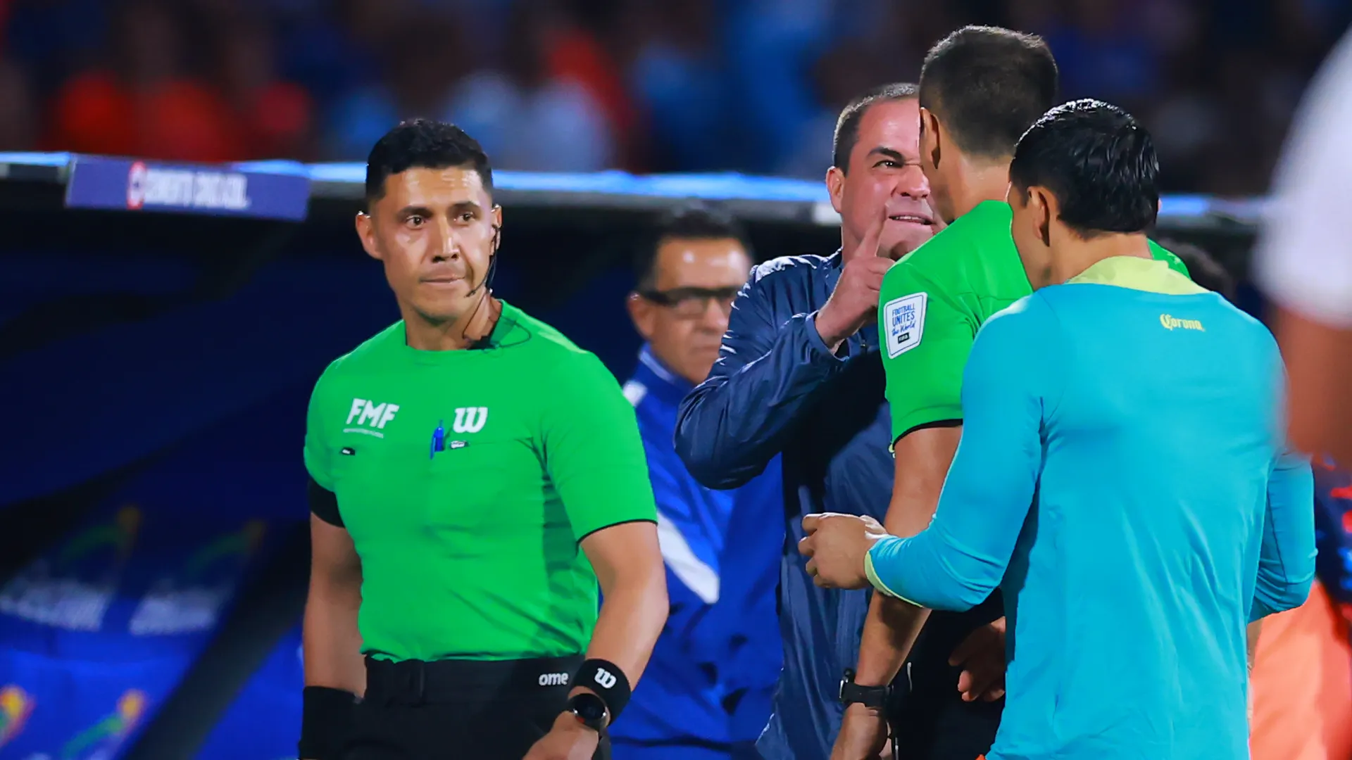 Inizialmente l'allenatore se l'è presa con l'arbitro
