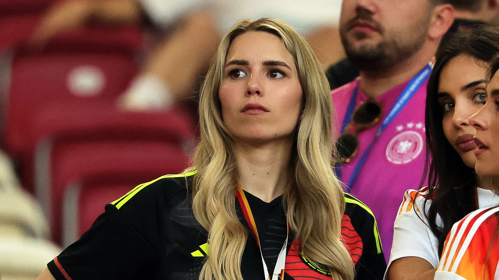 La moglie del leggendario portiere del Bayern Monaco Manuel Neuer ha deciso di lasciare la carriera agonistica