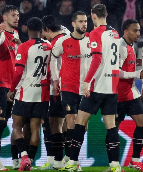 Scontro in Premier League per la stellina del Feyenoord. Foto