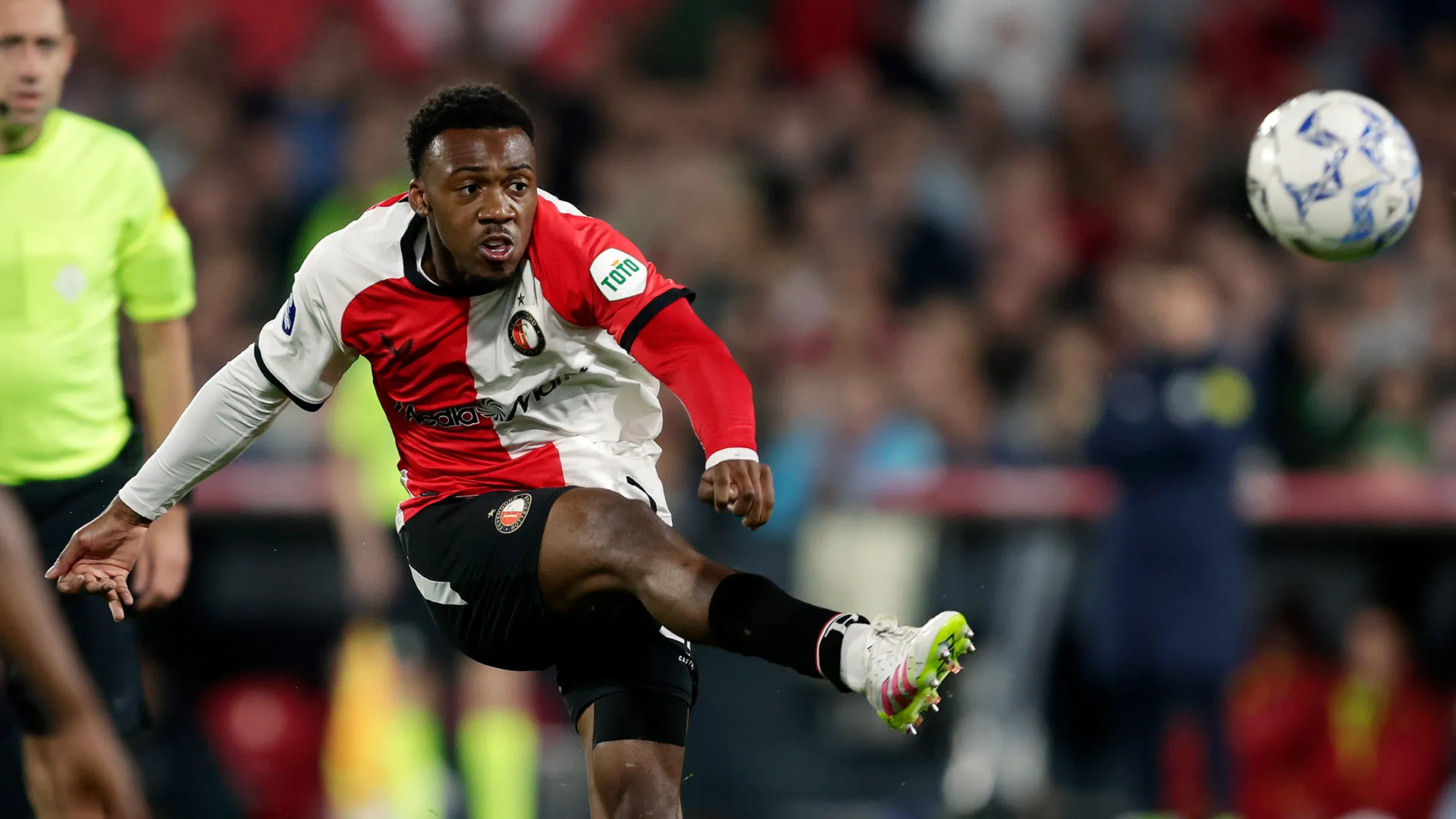 In estate Antoni Milambo potrebbe lasciare il Feyenoord per continuare la carriera in Inghilterra
