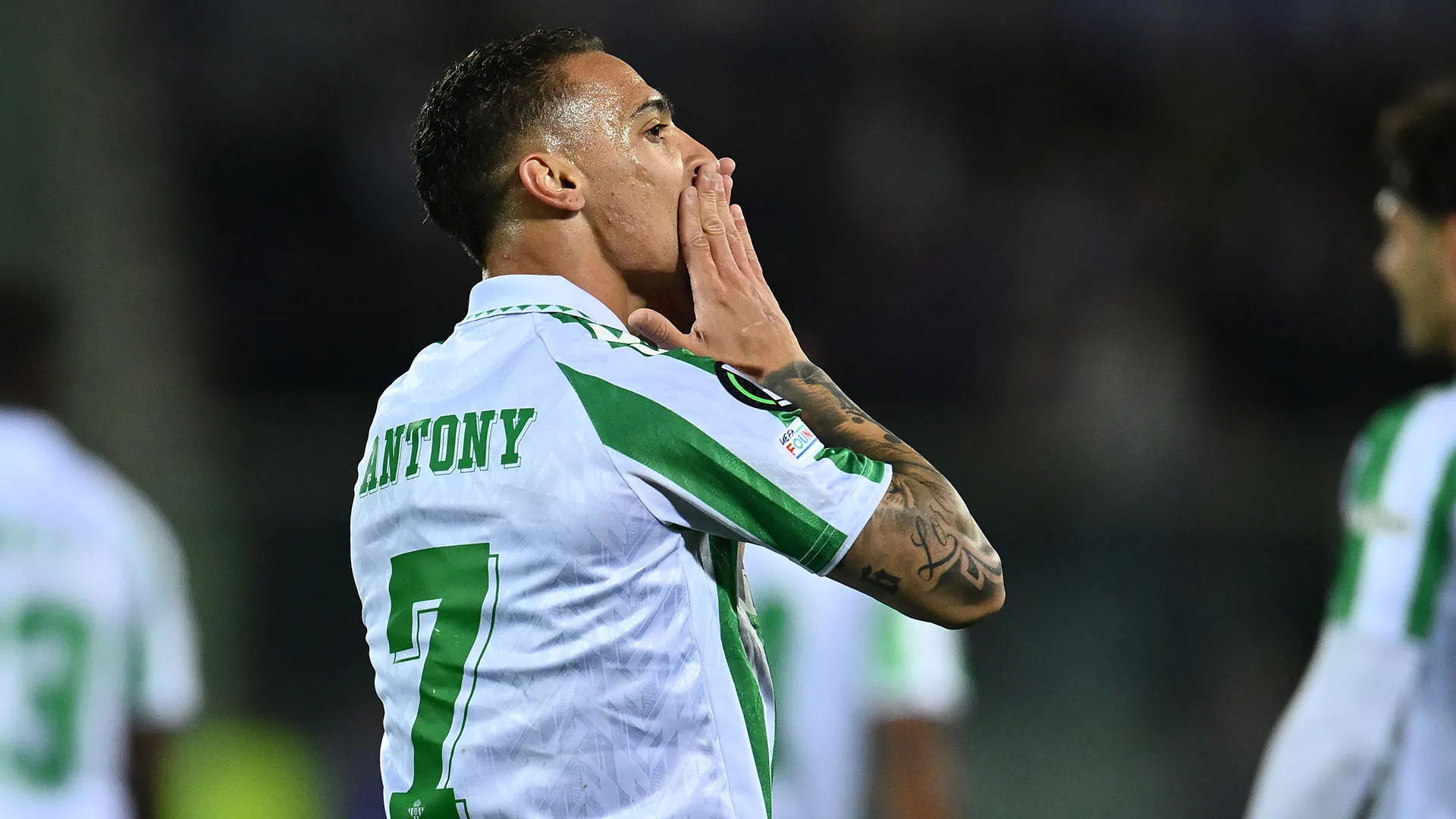 Al termine della partita l'ex Manchester United non è riuscito a trattenere le lacrime
