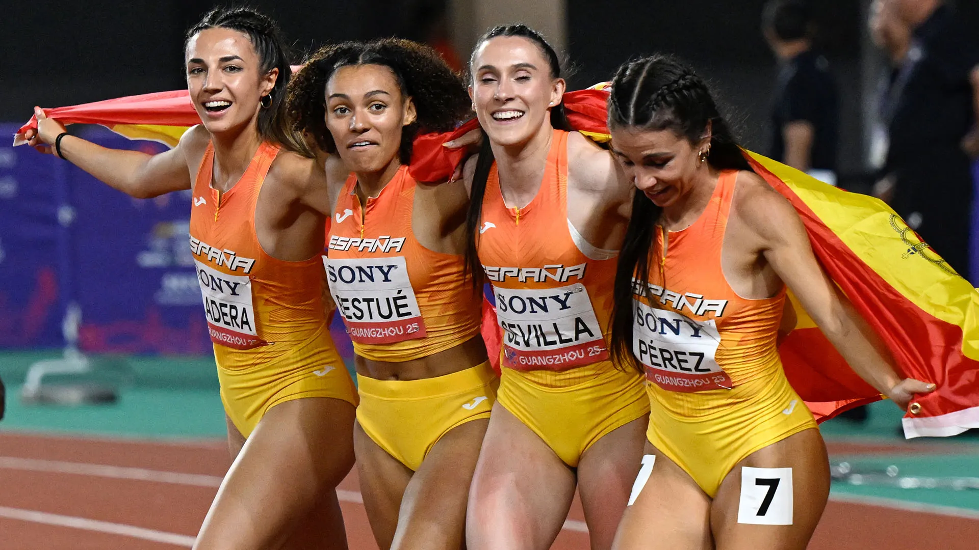 Le atlete non hanno nascosto la loro grande gioia per il successo