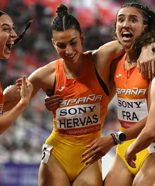 Le ragazze spagnole si scatenano dopo il trionfo mondiale: le foto