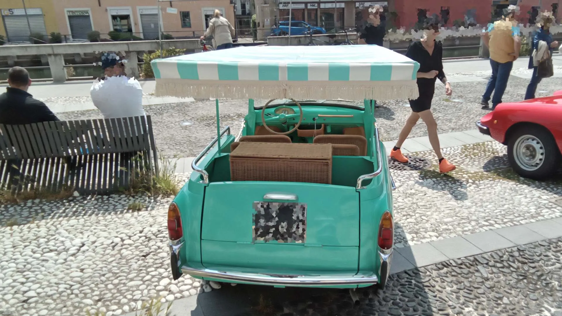 La Panoramica rimase in produzione fino al 1969, includendo anche una variante con tetto apribile
